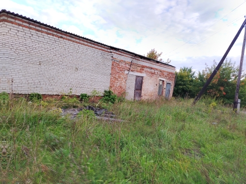 Земельный участок со строениями
