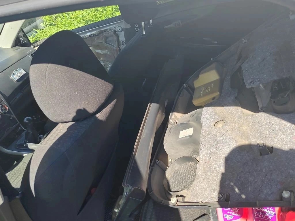 Toyota Corolla, Идентификационный номер (VIN номер): JTNBV58EX0J012217