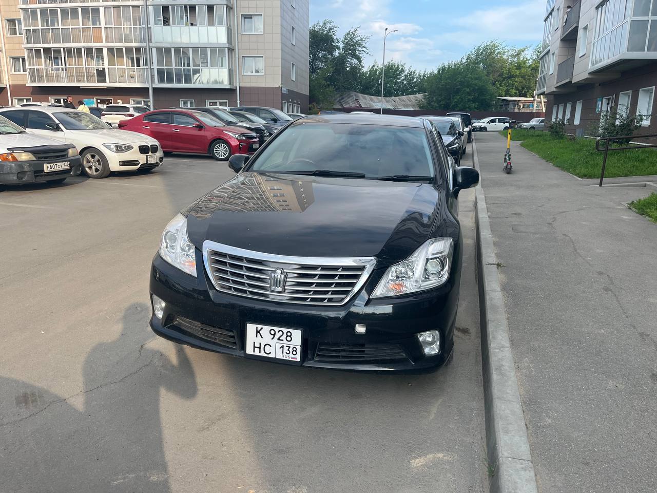 Легковой автомобиль TOYOTA CROWN; год выпуска: 2012