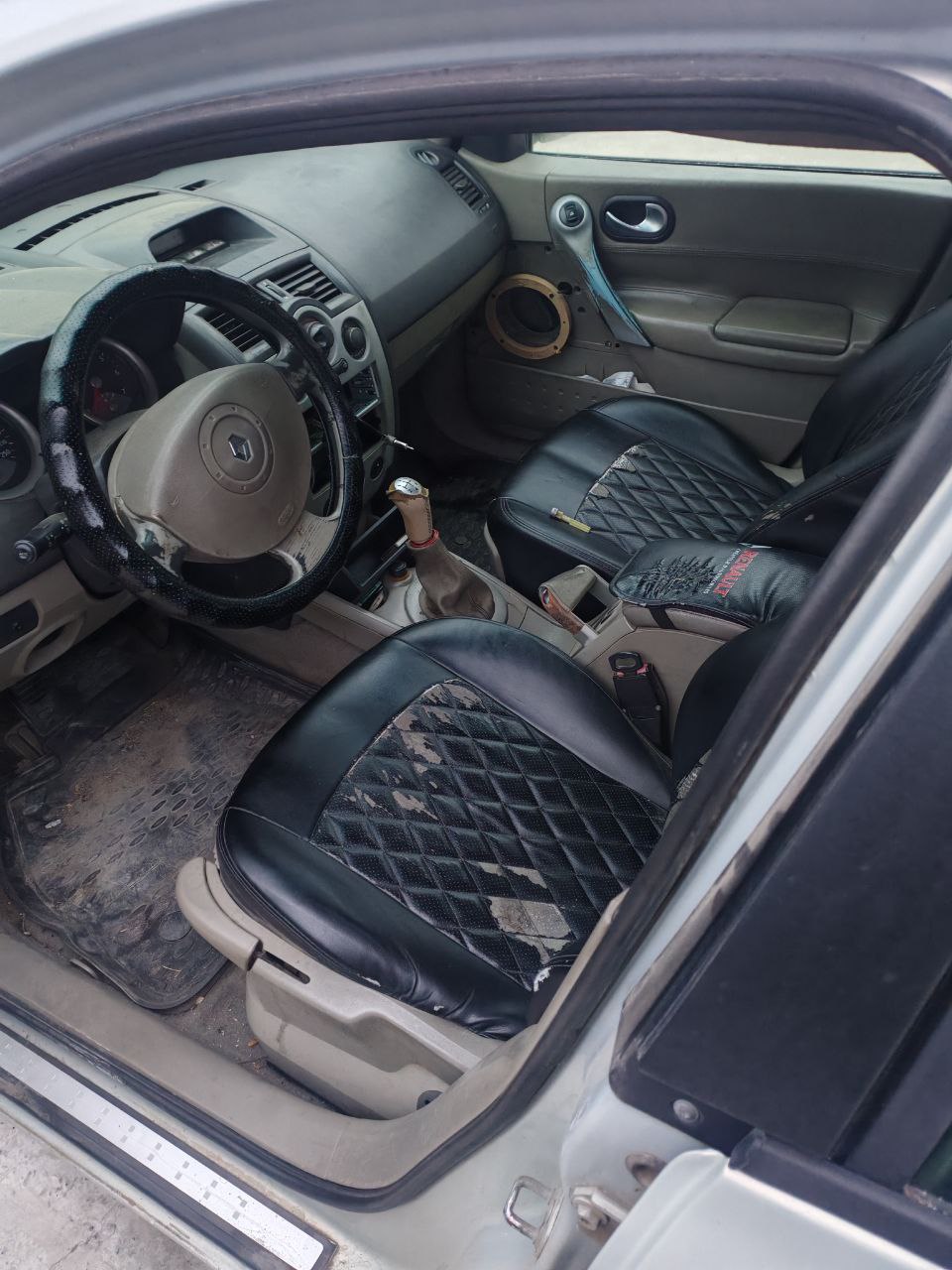 Автомобиль марки Renault megane II, 2004 года выпуска, VIN: VF1LM1B0H32110677, цвет: светло- серый-голубой