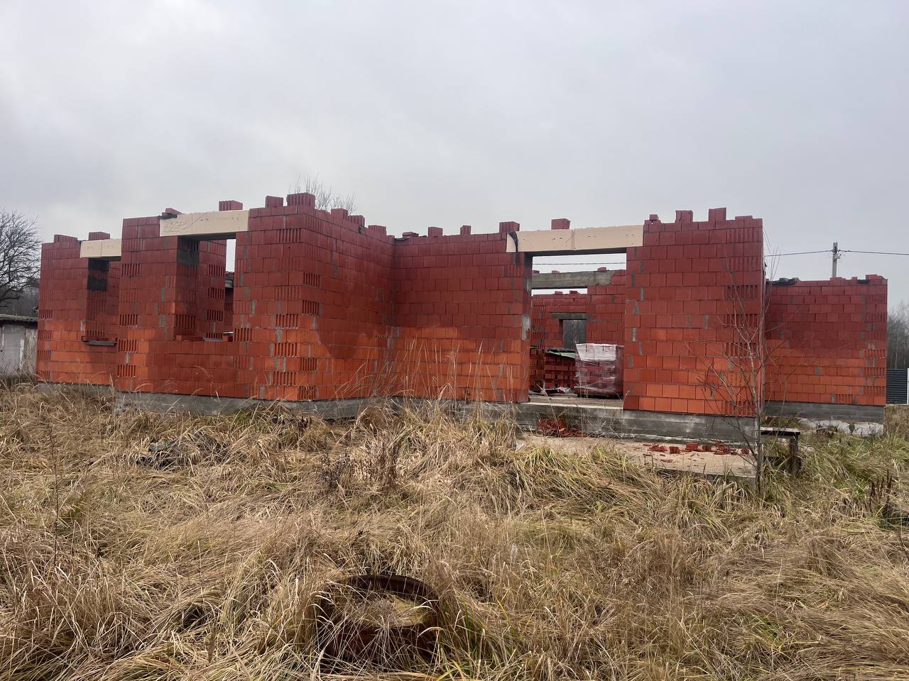 - Жилой дом (недостроенный), площадью 176,8 кв.м., расположенный по адресу: Владимирская область, Судогодский, сельское поселение Муромцевское, поселок Бег, сельское поселение Муромцевское, поселок Бег, Луговая ул, д.14, кадастровый (условный) номер: 33:11:130102:861. - Земельный участок, площадью 1 525 кв.м., расположенный по адресу: Владимирская область, Судогодский, сельское поселение Муромцевское, поселок Бег, сельское поселение Муромцевское, поселок Бег, Луговая ул, д.14, кадастровый (условный) номер: 33:11:130102:173.