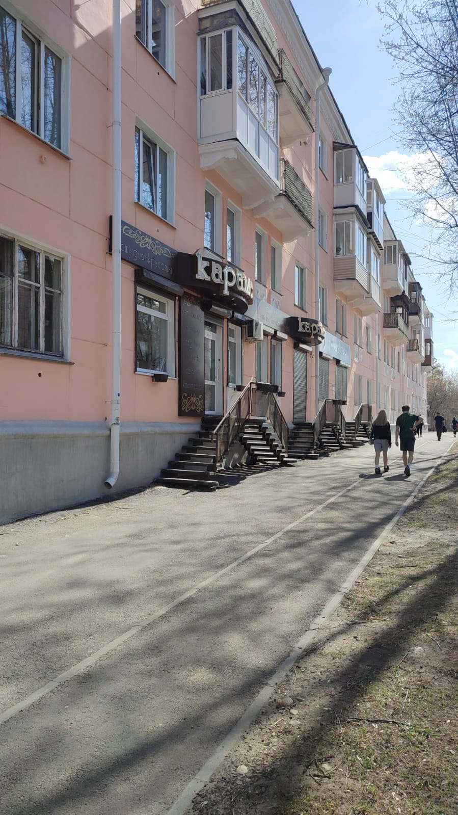 Квартира, адрес: РОССИЯ, Иркутская область, г. Ангарск, кв- л. А, д.4, кв.49 Кадастровый № 38:26:040502:4954 Здание панель • 1958 г. Этаж, этажность этаж: 1 • макс. этажность: 4 Комнат 2 Площадь общая 56,3 м²