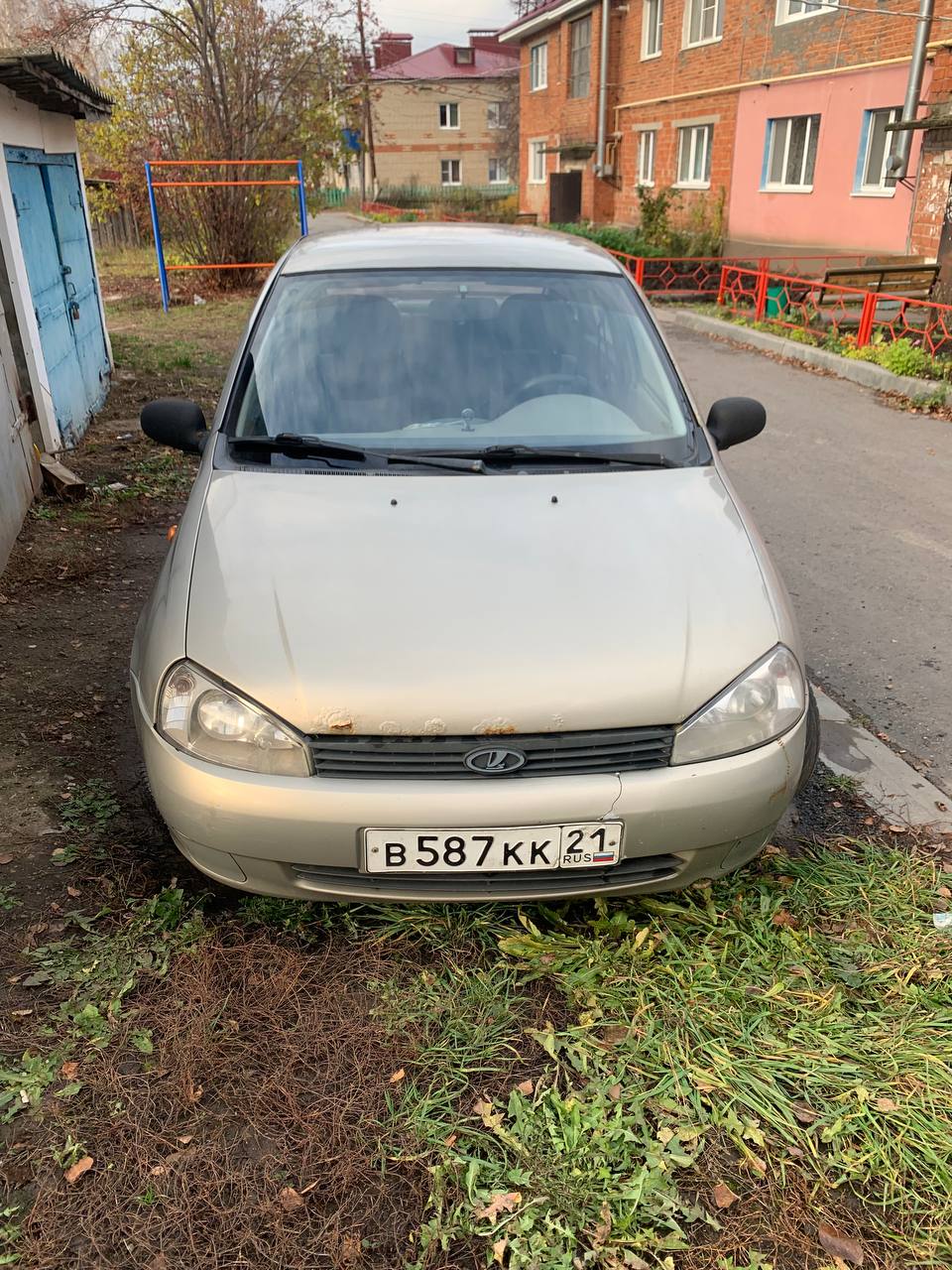 Легковой автомобиль, марка: ВАЗ, модель: 11183 LADA KALINA, год изготовления: 2006, цвет: БЕЖЕВО-СЕРЫЙ, VIN: XTA11183060041061, г/н: В587КК21 (Техническое состояние транспортного средства удовлетворительное (со слов владельца, ручник не работает, брелок потерян). Имеются внешние повреждения транспортного средства в виде сквозной коррозии металла, замки задний дверей не работают. Возможны иные скрытые дефекты.)