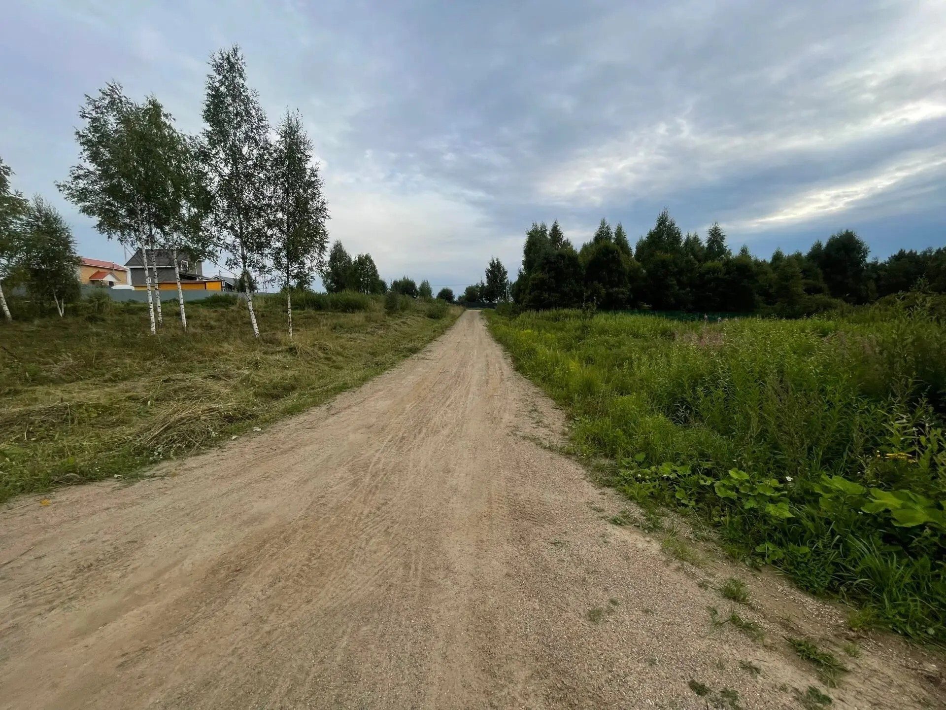 Земельный участок, общей площадью 1 027 +/- 11 м2, кад. № 76:11:181702:1017 и дом, общей площадью 82,2 м2, кад. № 76:11:181702:1472, расположенные по адресу: Ярославская область, Переславский, Ягренево, Благодатная, д.40
