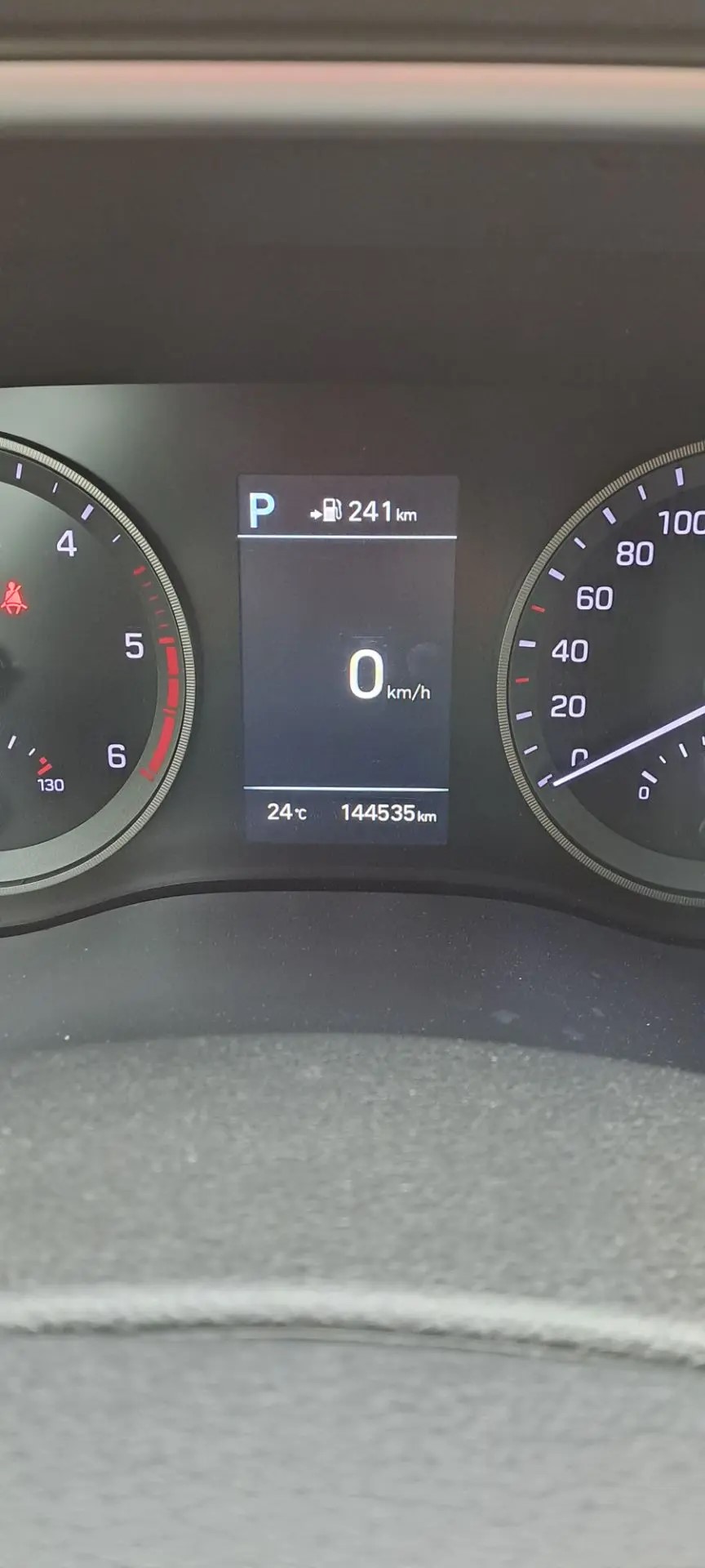Легковой автомобиль, марка(модель): HYUNDAI TUCSON, идентификационный номер (VIN): XWEJ381ADL0002465, год изготовления ТС: 2019, модель, № двигателя: D4HAKX285291, шасси (рама) №: отсутствует, кузов (кабина, прицеп) №: XWEJ381ADL0002465, тип двигателя: дизельный, цвет кузова (кабины, прицепа): белый.