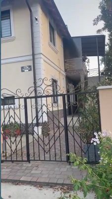 – Лот № 1 жилое помещение (квартира) площадью 59,80 кв.м, находящаяся в залоге у АО «ТБанк» в порядке правопреемства (в связи с реорганизацией ПАО Росбанк (ИНН 7730060164) в форме присоединения к АО «ТБанк»), адрес: Российская Федерация, городской округ город-курорт Сочи, город-курорт Сочи, Хостинский внутригородской район, садоводческое некоммерческое товарищество "Лысая гора", д. 115А, помещение № 9, (предмет залога), кадастровый номер 23:49:0301006:5074 на земельном участке, 1/5 доля в праве на земельный участок с кадастровым номером 23:49:0301006:1042 (не находится в залоге у АО «ТБанк»), адрес (месторасположение) объекта: Российская Федерация, Краснодарский край, городской округ город-курорт Сочи, город-курорт Сочи, р-н Хостинский, садоводческое некоммерческое товарищество "Лысая гора", участок № 115А