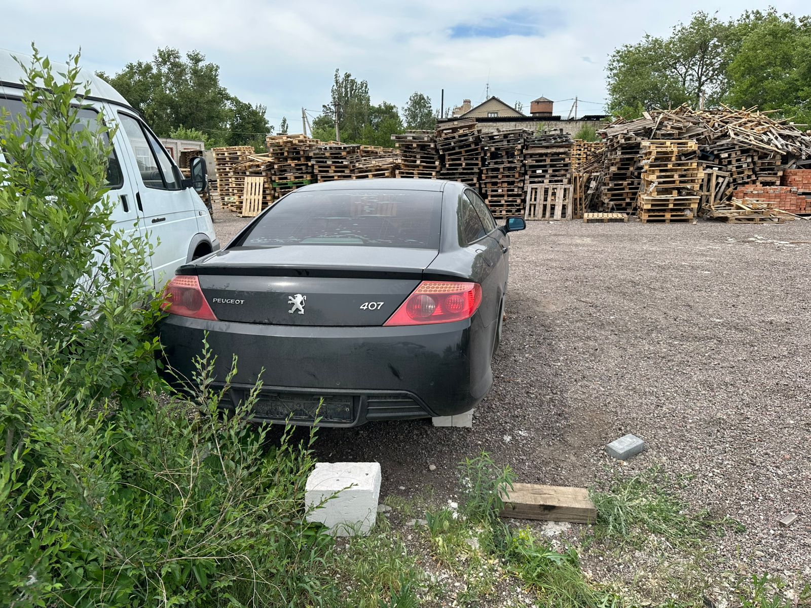 Автомобиль PEGEOT 407, 2006 года выпуска, VIN VF36JXFVJ21521798, находится в залоге у Зенина М.А.