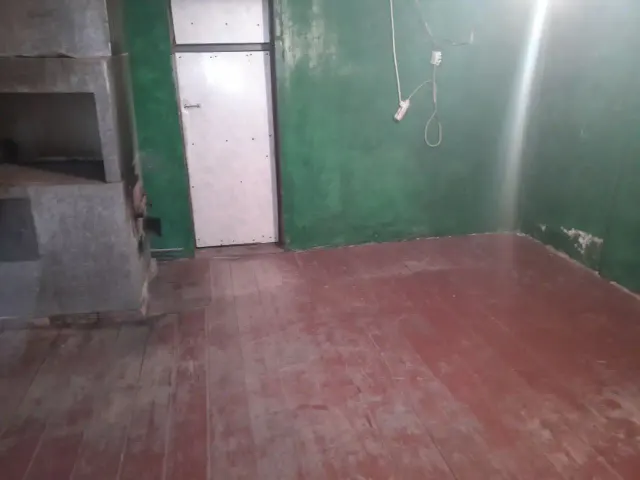 Жилое здание, площадью 66,3 кв.м., кадастровый номер: 34:08:090102:2397 и земельный участок, площадью 1 500 кв.м., кадастровый номер:34:08:090102:146, расположенные по адресу: Российская Федерация, Волгоградская область, р-н Иловлинский, ст. Качалино, пер. Школьный, д. 17