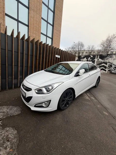 Автомобиль марки: HYUNDAI, модель I40, год выпуска 2013, VIN XWELC41CBD0001421, является предметом залога АО «АЛЬФА-БАНК» (Номер договора залога с Банком F0AUTO10S24090104772 от 01.09.2024)