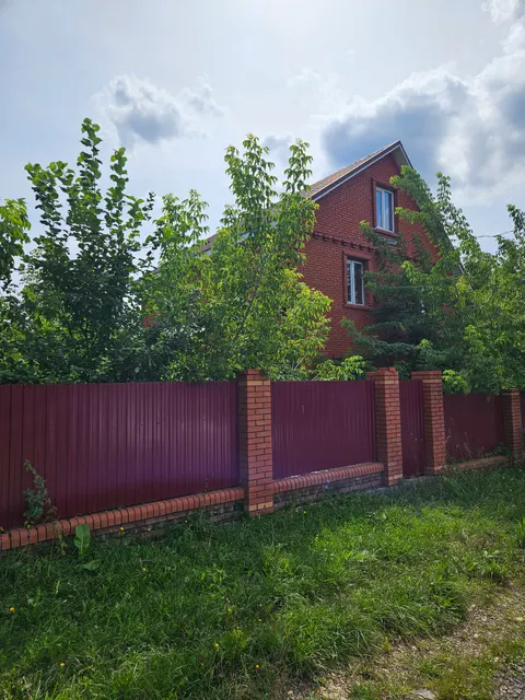 Здание жилое, площадь: 153,7 кв.м, кадастровый (условный) номер: 02:41:110509:473, адрес (местонахождение): 452431, респ Башкортостан, Нуримановский р-н, село Красный Ключ, ул Советская, д 126. Земельный участок, площадь: 1058 кв.м, назначение: Земельный участок, кадастровый (условный) номер: 02:41:110509:33, адрес (местонахождение): 452431, респ Башкортостан, Нуримановский р-н, село Красный Ключ, ул Советская, уч 126. Залог в пользу АО "Россельхозбанк"