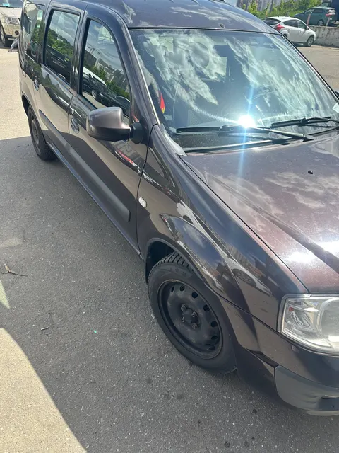 Автомобиль марки, модели автомобиль Lada KSOYSL, Lada Largus, 2015 года выпуска, идентификационный номер (VIN): XTAKSOY5LF0884742,, тпп тс: легковой, цвет темно-коричневый, мощность двигателя л.с. (кВт) 104,7 л.с. (77.0 кВт), рабочий объем двигателя куб.см. 1598, тип двигателя: бензиновый