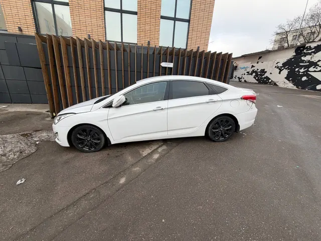 Автомобиль марки: HYUNDAI, модель I40, год выпуска 2013, VIN XWELC41CBD0001421, является предметом залога АО «АЛЬФА-БАНК» (Номер договора залога с Банком F0AUTO10S24090104772 от 01.09.2024)