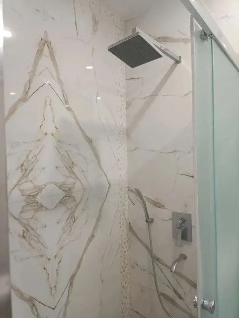 Жилое помещение (квартира), адрес: обл. Волгоградская, г. Волгоград, пр. им. Маршала Советского Союза Г.К. Жукова, д. 110, корп. 2, кв. 33, общая площадь: 62.4 кв.м., Кадастровый номер: 34:34:030070:5733