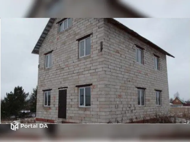 - жилой дом, площадь 185,3 кв.м., по адресу: Россия, Пермский край, м.р-н Пермский, с.п. Заболотское, д. Петряхино, ул. Солнечная, кадастровый номер 59:32:3250001:22073, являющийся предметом залога ПАО «Сбербанк»; - земельный участок, площадь 1081 кв. м., Россия, Пермский край, м.р-н Пермский, с.п. Заболотское, д. Петряхино, ул. Солнечная, зу 1, кадастровый номер 59:32:3250001:103, являющийся предметом залога ПАО «Сбербанк».