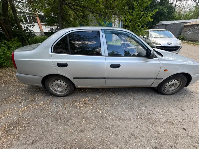 Автомобиль марки Хундай Ассент, 2004 года выпуска, гос. рег.знак Е906НО161, VIN:X7MCF41GP4A014350, цвет кузова: серебристый