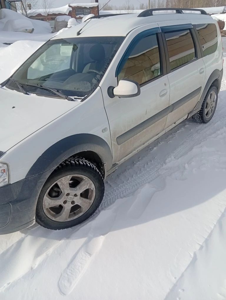 Транспортное средство LADA LARGUS 2017 года выпуска, Регистрационный знак Т578КЕ196, VIN номер XTARS0Y5LH1001504. Пробег – 174 909, Автомобиль использовался в качестве такси, после ДТП, требуется замена ГРМ, свечей, масла, колодок, электрики.Повреждена задняя балка, установлено ГБО (документы на ГБО утеряны), присутствует трещина на лобовом стекле, не работает система отопления, в КП заедает 2 передача