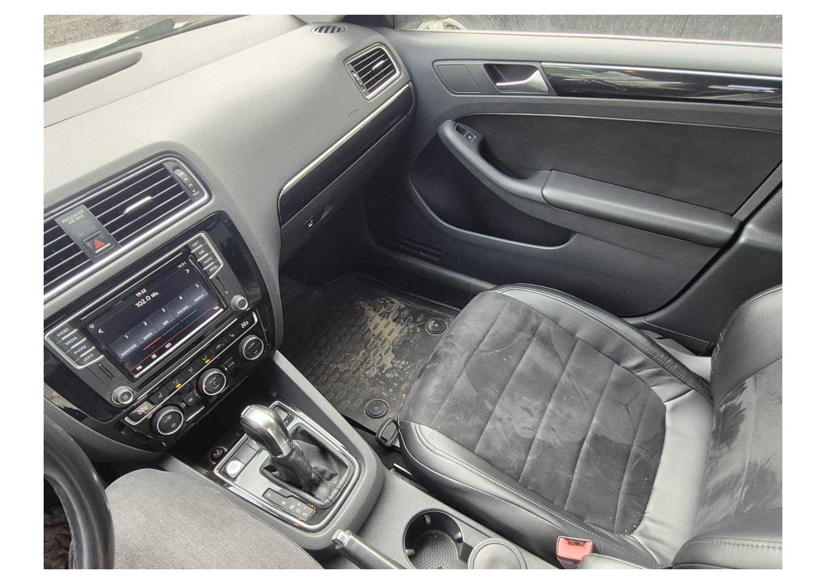 Ид.№ (VIN) : XW8ZZZ16ZHN901763 Марка, модель ТС : Volkswagen Jetta Категория ТС : B Год изготовления ТС : 2017 Модель, № двигателя : CZD 652348 Кузов (кабина, прицеп) : XW8ZZZ16ZHN901763 ПТС № : 40 ОО 250250