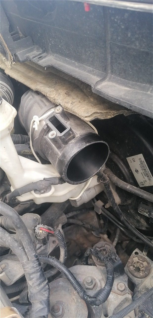 Автомобиль марки NISSAN модель X-TRAIL, VIN номер Z8NTCNT32ES007315, 2015 г.в., находится в залоге у ПАО "Совкомбанк"