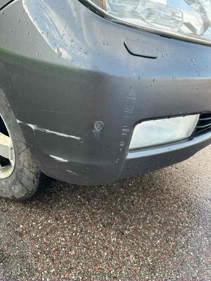 Автомобиль TOYOTA Land Cruiser 200, 2009 г.в., VIN – JTMHT05J805056007, ПТС 78УЕ 937622; цвет кузова серый; 288 л.с.; тип двигателя бензиновый; категория ТС В, экологический класс четвертый, имущество обременено залогом Сырцова Сергея Анатольевича.