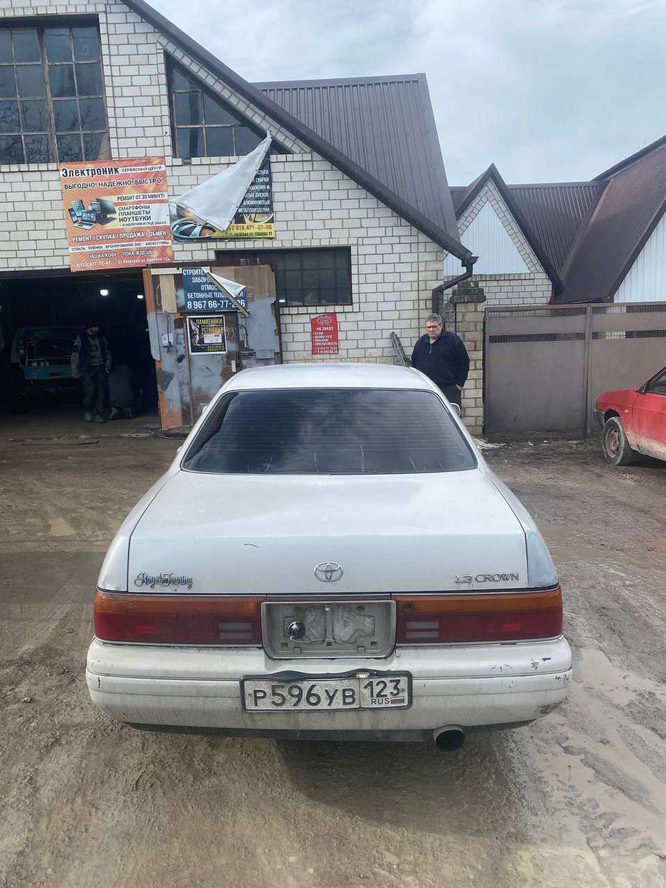 Легковой автомобиль, марка: ТОЙОТА, модель: КРОУН, год изготовления: 1986, цвет: белый, VIN: отсутствует, ПТС: 23РК 810227, г/н: Р596УВ123, шасси (рама) № GS1410003439, кузов №: GS1410003439, вид собственности: индивидуальная. Техническое описание: Требуется капитальный ремонт двигателя и заменить сальник коленвала. Не работает кондиционер - заклинил компрессор, салон в удовлетворительном состоянии, гудит задний редуктор нужно поменять подшипники и планетарку. Коробка передач акпп требует замену сальника от двигателя. Задний кардан: нужно поменять подвесной подшипник и крестовину от редуктора.