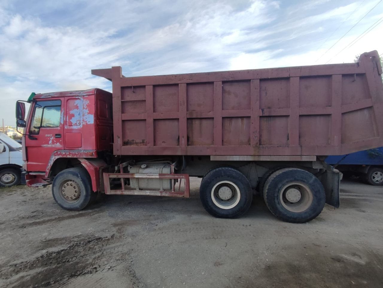 ГРУЗОВОЙ САМОСВАЛ, Марка HOWO ZZ3327M3647W, Год изготовления 2007, Цвет: КАРСНЫЙ, Гос. номер Х791СА52, КОРОБКА ПЕРЕДАЧ: МЕХАНИКА, КОЛЕСНАЯ ФОРМУЛА 6Х4