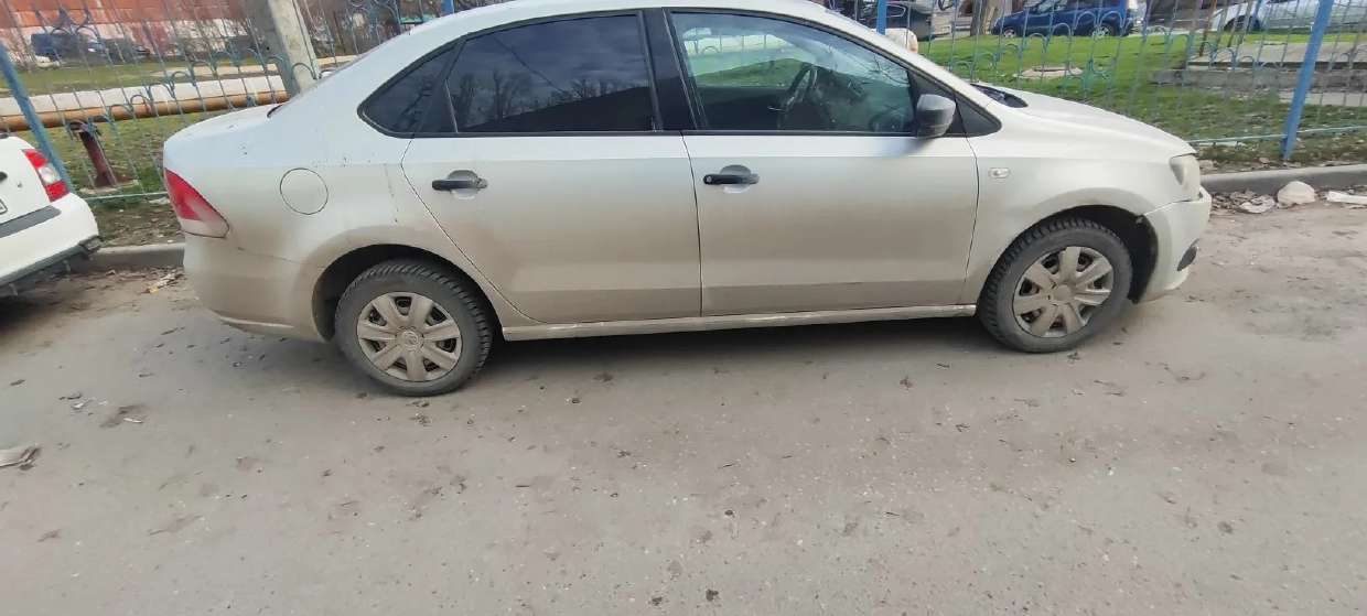 Легковой автомобиль Volkswagen Polo, 2014 г.в., VIN: XW8ZZZ61ZEG056614, КПП механическая (залог ПАО «Сбербанк»).