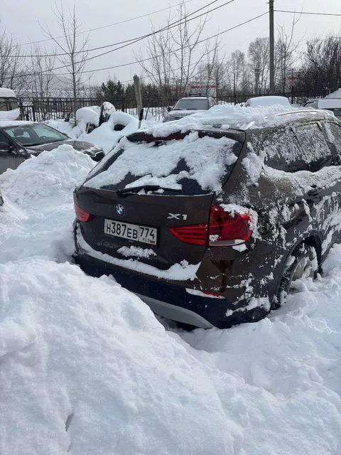 Легковой автомобиль BMW Х1, 2009 года выпуска, VIN: WBAVP51000VK20204. Находится в залоге у ПАО Сбербанк.