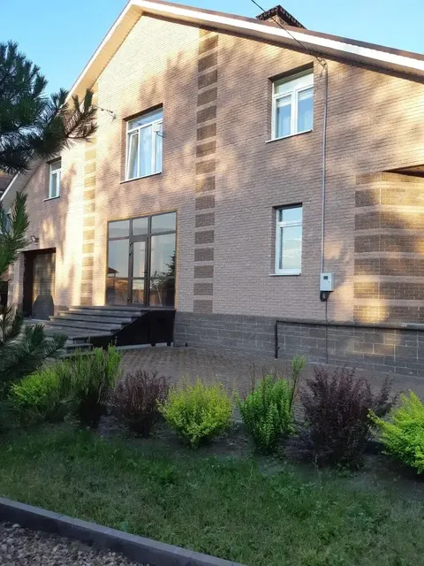 Жилой дом должника.