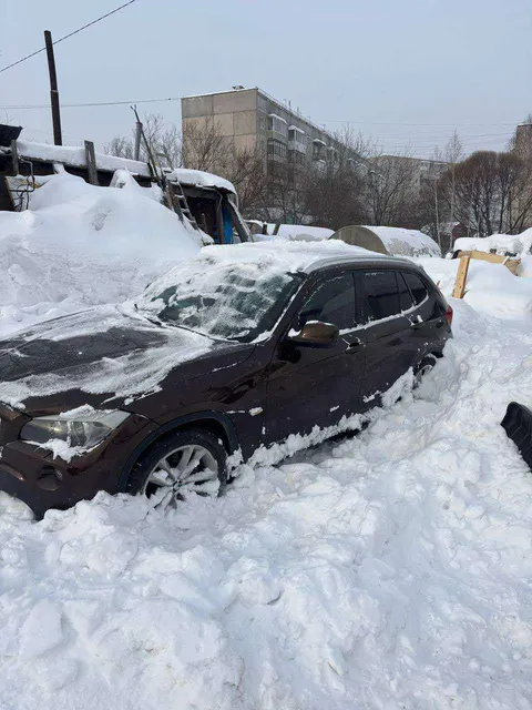 Легковой автомобиль BMW Х1, 2009 года выпуска, VIN: WBAVP51000VK20204. Находится в залоге у ПАО Сбербанк.