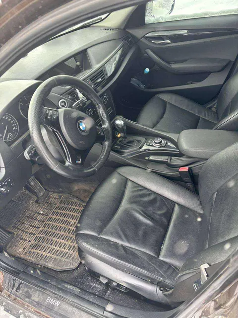 Легковой автомобиль BMW Х1, 2009 года выпуска, VIN: WBAVP51000VK20204. Находится в залоге у ПАО Сбербанк.