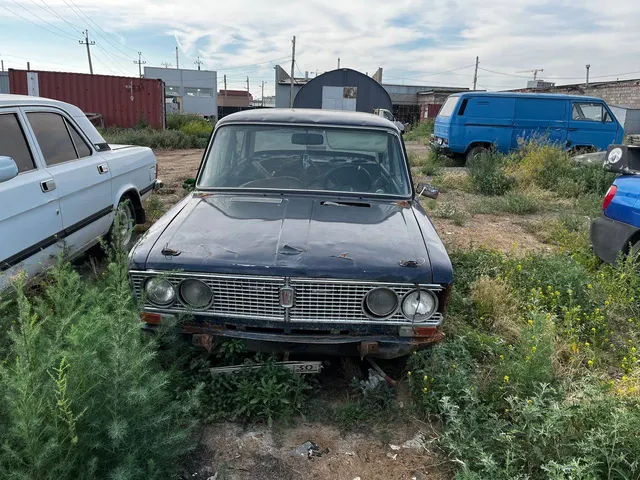 Автомобиль легковой ВАЗ 2103, год выпуска 1976, VIN отсутствует, номер кузова 0406010, гос. номер К914HX30