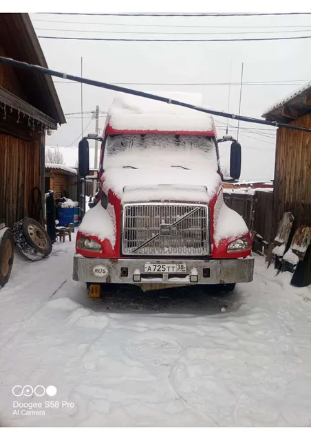Грузовой тягач седельный Volvo VNL 64 T660, 1999 года выпуска, идентификационный номер (VIN) 4V4ND4JH8YN253088, цвет: красный