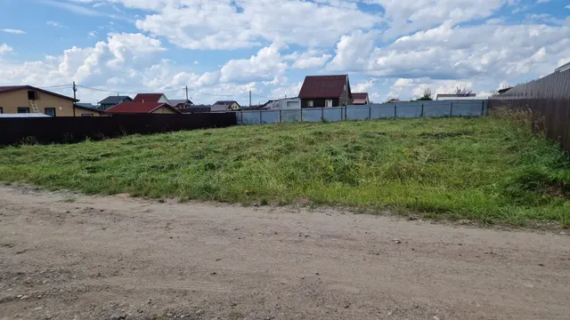 2/6 долей в праве обшей долевой собственности на земельный участок с кадастровым номером 47:14:0901005:113, месторасположение Ленинградская область, Ломоносовский район, МО "Гостилицкое сельское поселение", ЗАО "Племенной завод "Красная Балтика", у д. Новый Бор, рабочий участок 42, площадью 800 +/- 20 м2, виды разрешенного использования объекта недвижимости: для дачного строительства.