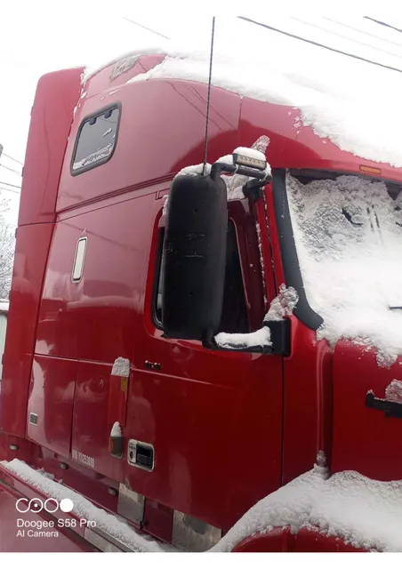 Грузовой тягач седельный Volvo VNL 64 T660, 1999 года выпуска, идентификационный номер (VIN) 4V4ND4JH8YN253088, цвет: красный