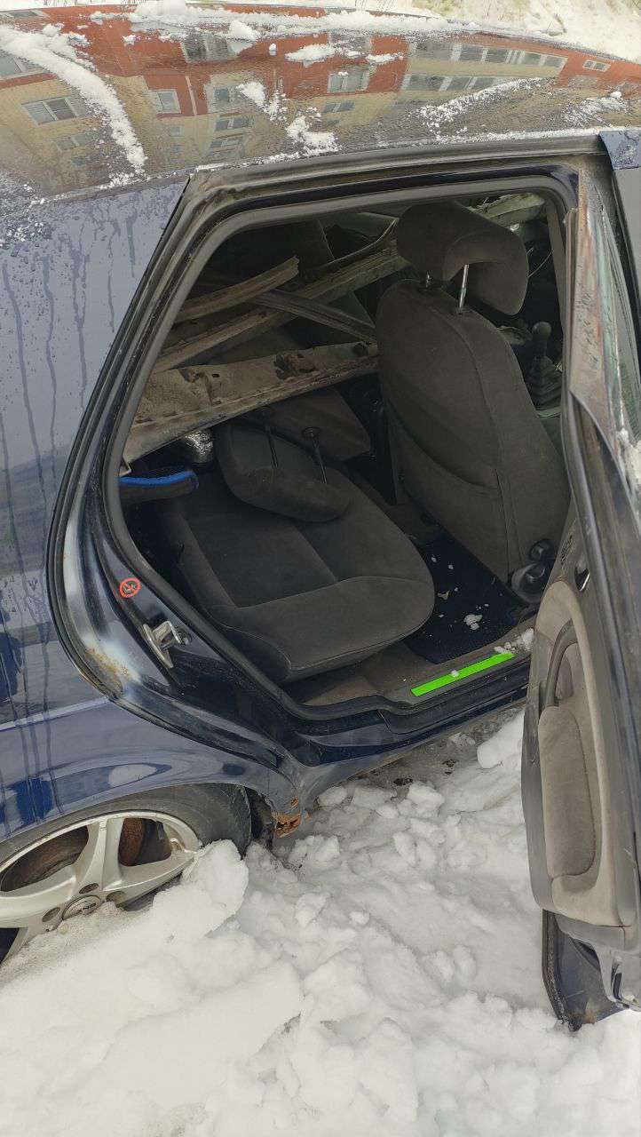 Марка, модель ТС: SAAB 9.5 Идентификационный номер (VIN): YS3EF45E7X3028850 Наименование (тип ТС): Легковой седан Категория ТС: B/M1 Год изготовления ТС: 1999 № Шасси (рама): Отсутствует № Кузов (кабина, прицеп): YS3EF45E7X3028850 Цвет кузова (кабины, прицепа): Синий Мощность двигателя л.с. (кВт): 170(125) Рабочий объем двигателя куб. см.: 2290 Автомобиль не на ходу