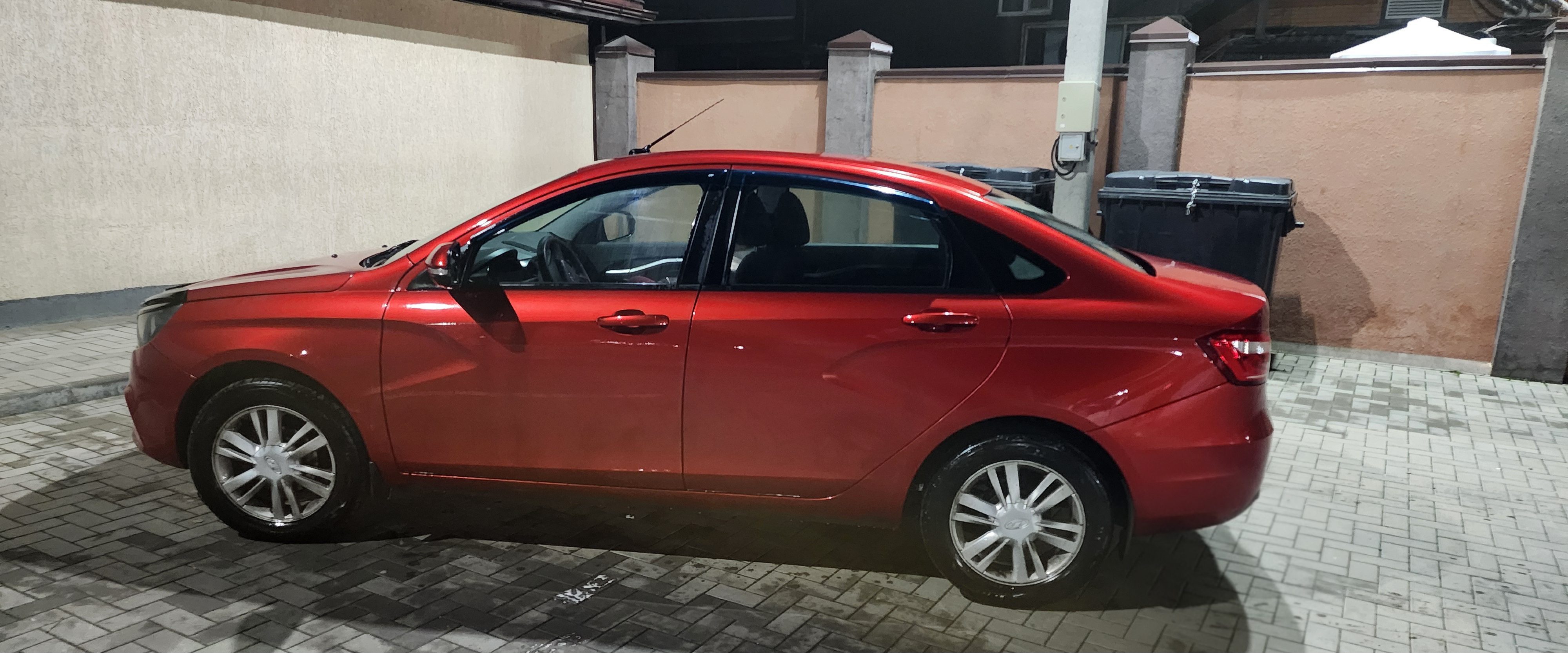 Транспортное средство, легковой автомобиль, марки ЛАДА, модель GFL320 LADA VESTA, 2016 года выпуска, VIN: XTAGFL320HY066514 – является предметом залога ПАО "Сбербанк"