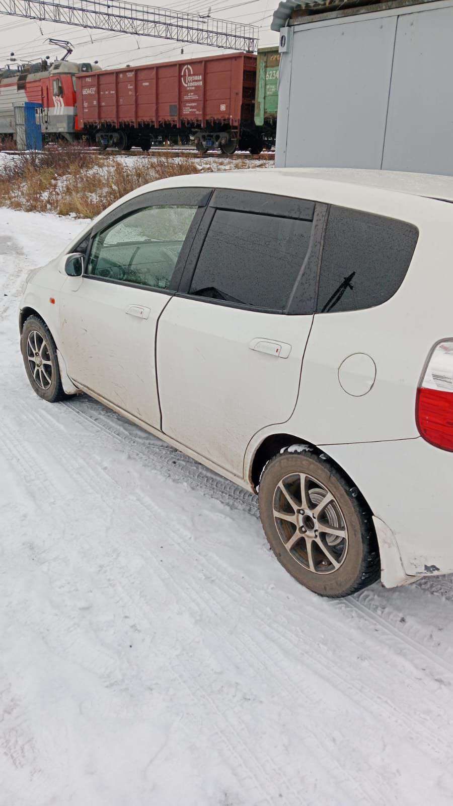 Автомобиль Honda Fit, 2004 г.в., № кузова GD1-2158475 - является предметом залога БАНК ВТБ (ПАО).