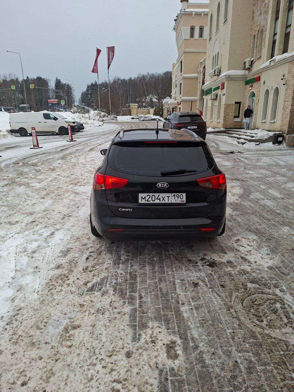 транспортное средство – легковой автомобиль марка /модель – Kia Ceed, год выпуска – 2013, VIN – XWEHN812BD0003417 – является предметом залога АО «ТБанк».