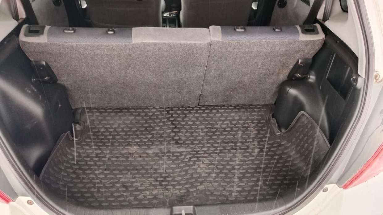 Автомобиль Honda Fit, 2004 г.в., № кузова GD1-2158475 - является предметом залога БАНК ВТБ (ПАО).