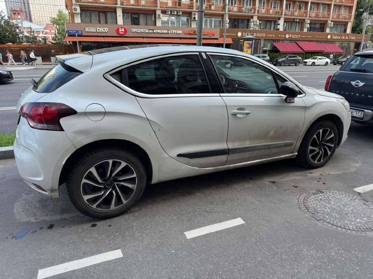 Автомобиль Citroen DS 4 2013 года выпуска, VIN VF7NX5FEADY584083. Является предметом залога Банк ВТБ (ПАО).