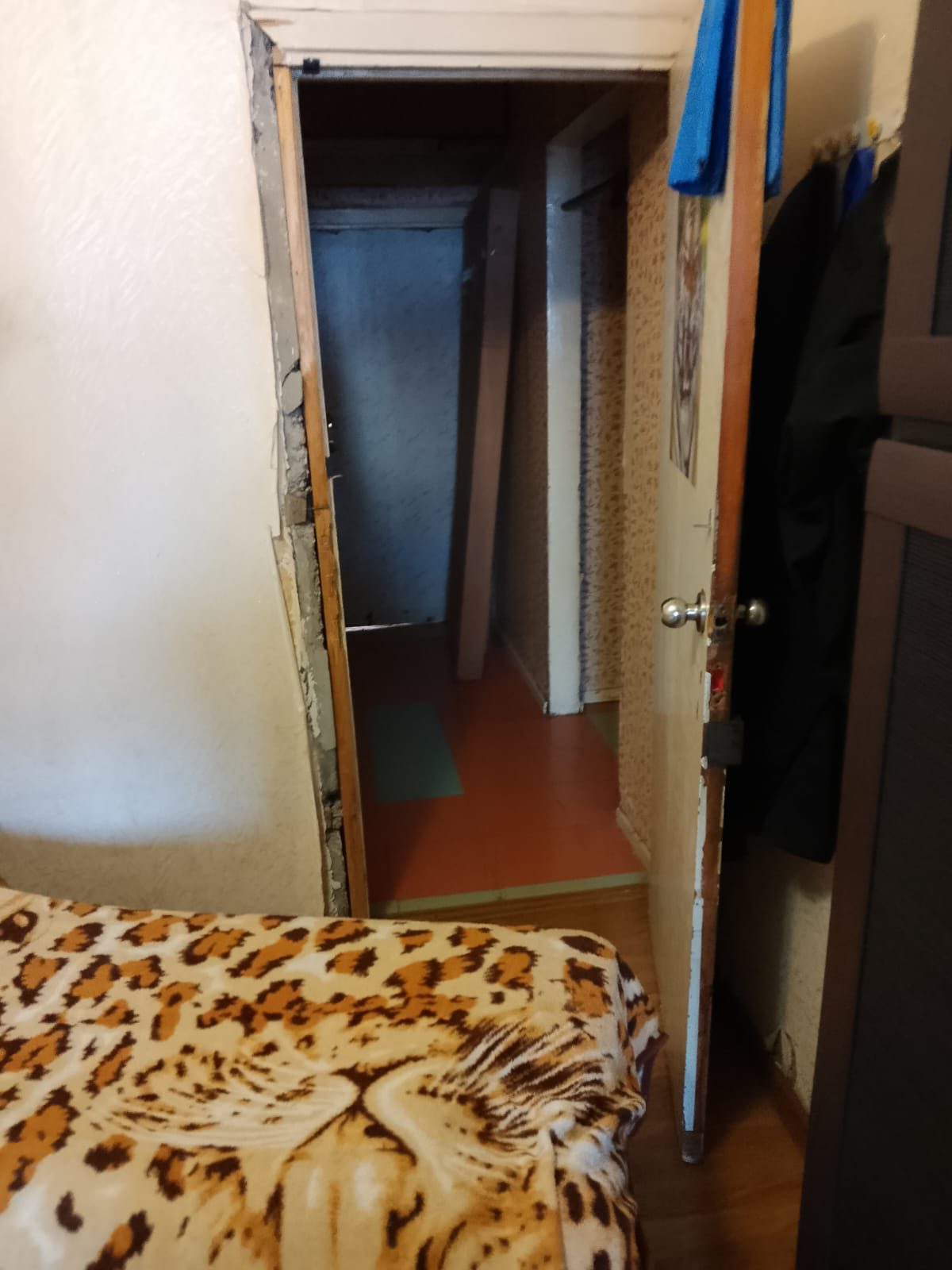 Комната площадью 11,4 кв.м., кадастровый номер: 54:35:041095:0027:01:203, расположенная в 3-х комнатной квартире по адресу: Новосибирская область, г. Новосибирск, ул. Курчатова, дом 37, кв. № 110 - является предметом залога ПАО "Татфондбанк".