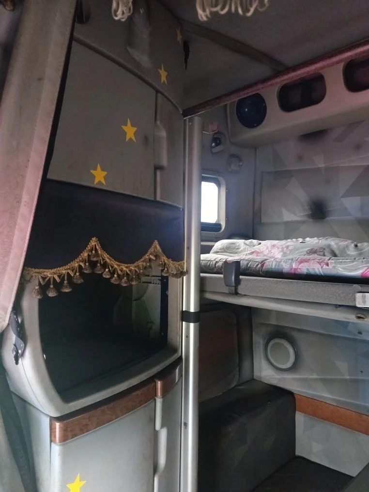 VOLVO VNL64T , 2004, VIN: 4V4NC9TH04N351328, В залоге у ООО МФК «ПСБ Финанс»
