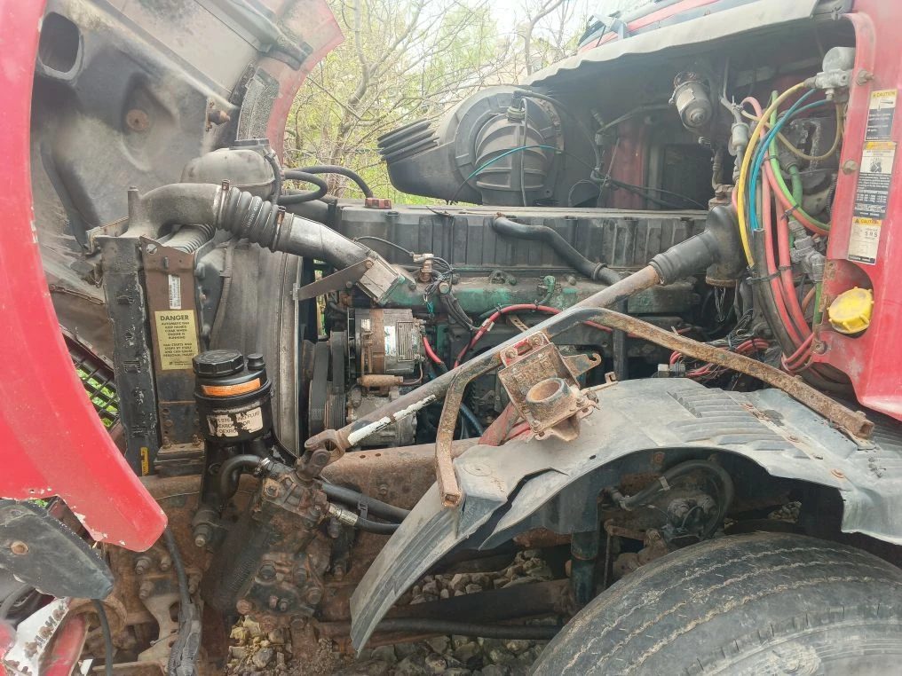 VOLVO VNL64T , 2004, VIN: 4V4NC9TH04N351328, В залоге у ООО МФК «ПСБ Финанс»