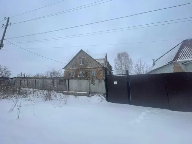 Жилой дом площадью 226,1 кв.м. (кадастровый номер 24:02:6902003:282) и земельный участок площадью 2002 кв.м. (кадастровый номер 24:02:6902003:41), расположенные по адресу: 662173, Красноярский край, р-н Ачинский, д. Карловка, ул. Лесная, д. 19 – является предметом залога "Газпромбанк" (АО)
