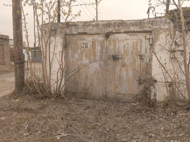 Вид объекта недвижимости: ЗданиеСтатус объекта: АктуальноКадастровый номер 24:43:0120013:1140Адрес (местоположение): Красноярский край, г.Ачинск, гаражное общество 1, гараж 289Площадь, кв.м: 17.3Назначение: НежилоеКоличество этажей: 1Общая долевая собственность 1/3