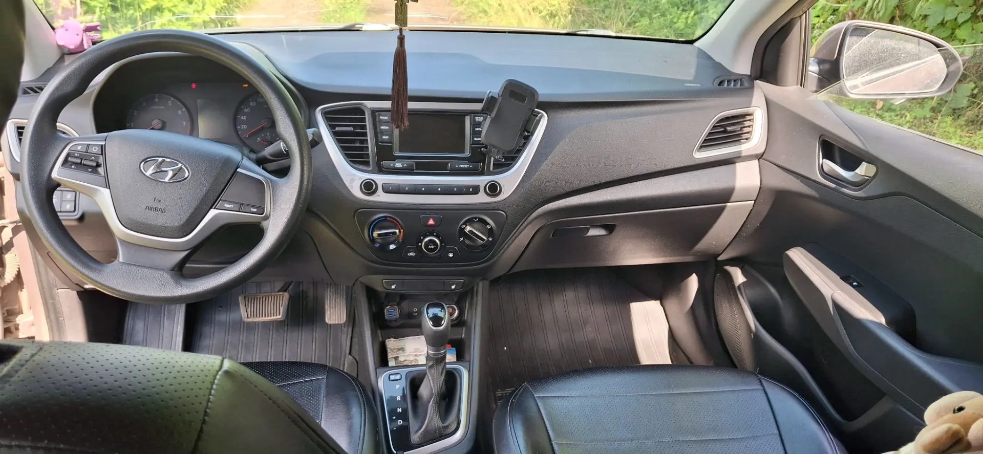 Легковой автомобиль, марка: HYUNDAI SOLARIS, год изготовления: 2017 г.в., цвет: светло-коричневый , VIN: Z94K241CBJR059369, ПТС: 47 ОТ 484242, г/н: У772КУ60, изготовитель (страна): ООО "ХММР" (Россия), модель двигателя: G4FG HW, тип двигателя: бензиновый, двигатель №: 520034, мощность двигателя, л. с. (кВт): 123 (90.2), рабочий объем двигателя, куб. см: 1591, шасси (рама) № отсутствует, кузов №: Z94K241CBJR059369, экологический класс: пятый, разрешенная максимальная масса: 1610 кг, масса без нагрузки: 1230 кг