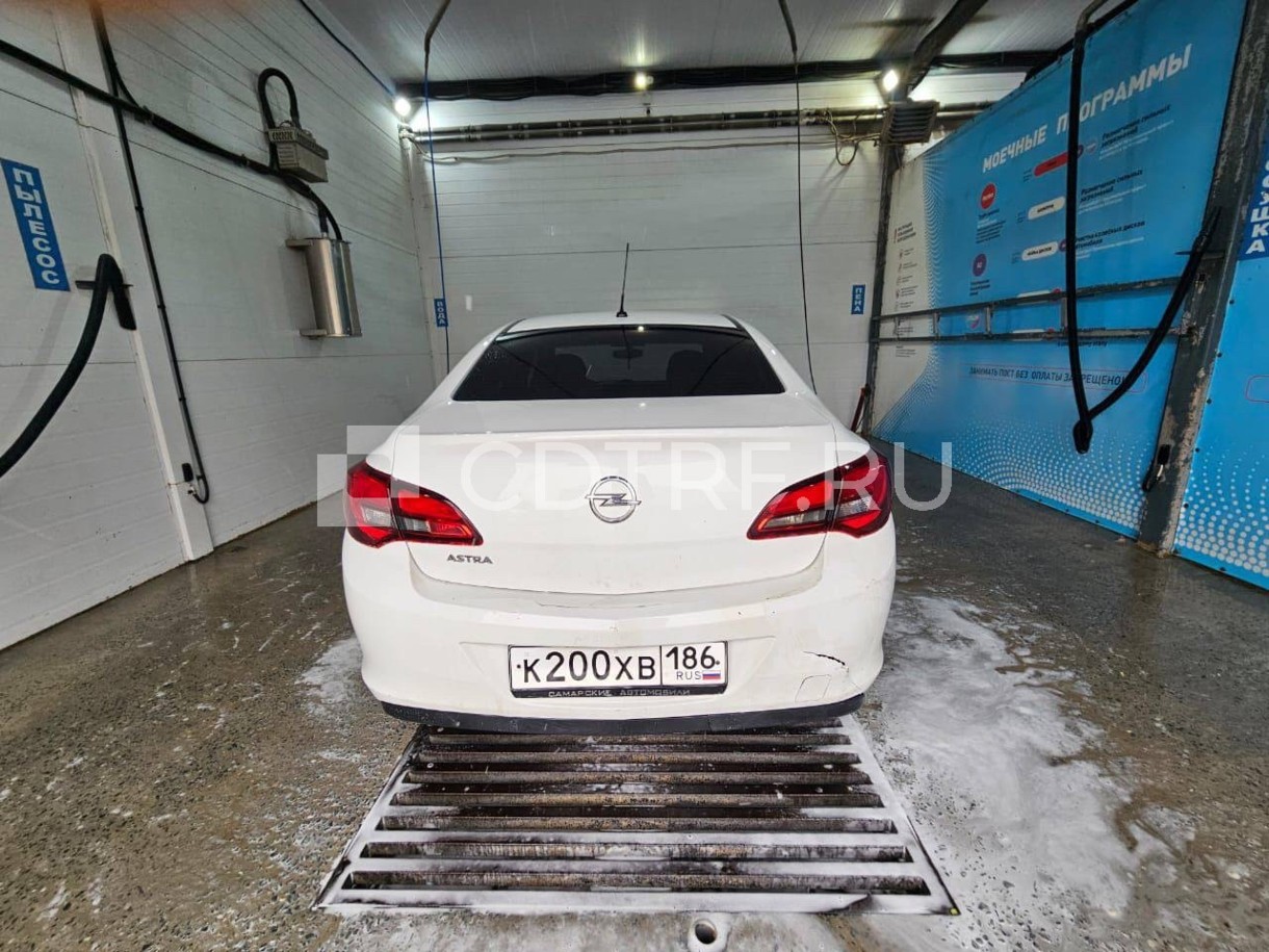 Транспортное средство: Opel Astra, год выпуска: 2013, цвет белый.
