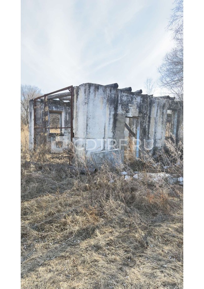 Лот №2 Здание и земельный участок: Амурская область, Архаринский район, с. Новопокровка.