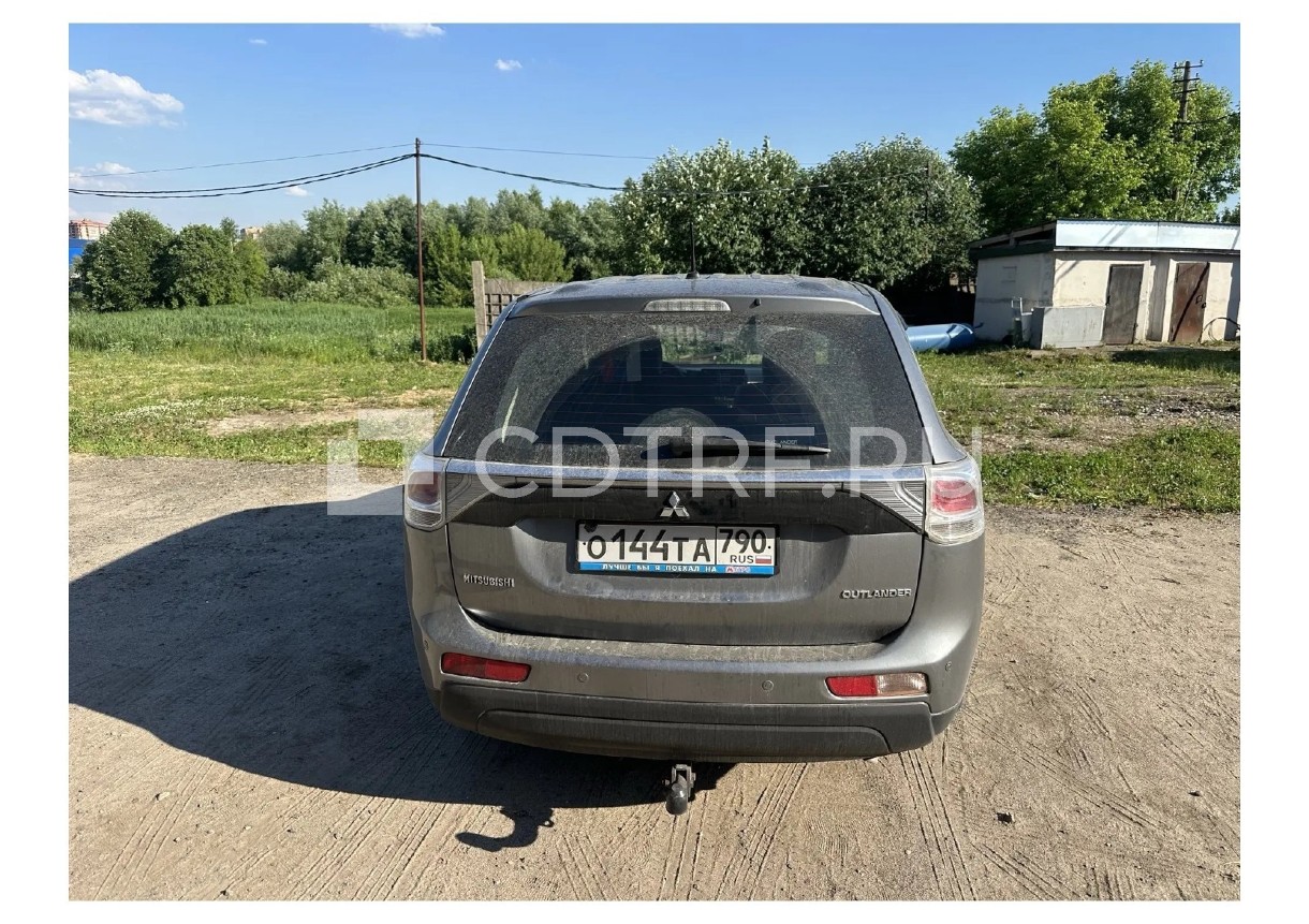 Автомобиль MITSUBISHI OUTLANDER 2012 года выпуска
