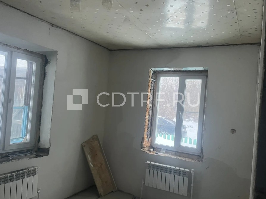 Жилой дом и земельный участок, адрес Свердловская обл., г. Алапаевск, ул. Большакова, д.11